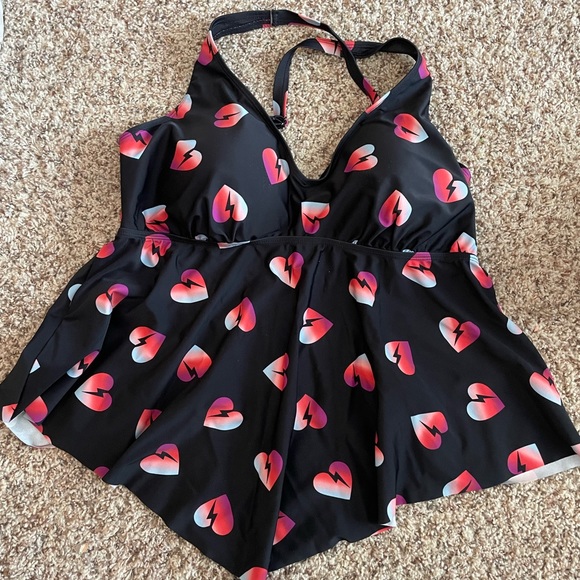 TORRID HEARTS PRINT TANKINI SWIMSUIT TOP ONLY, SIZE 1 - Picture 2 of 8